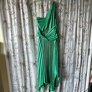 Chic One-Shoulder Green Pleated Dress